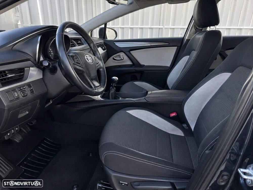 Toyota Avensis Touring Sports 1.6 D-4D Exclusive - 20
