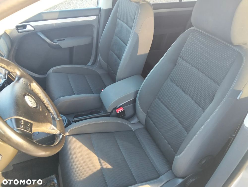 Volkswagen Touran 1.6 Conceptline - 8