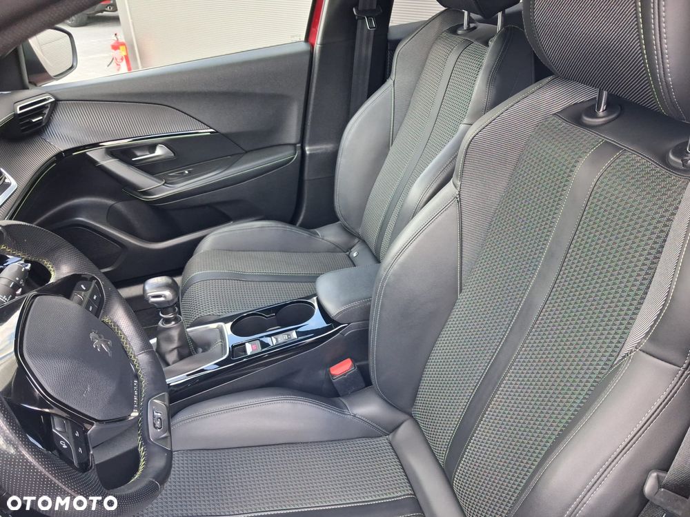 Peugeot 2008 PureTech 130 GT Pack - 16