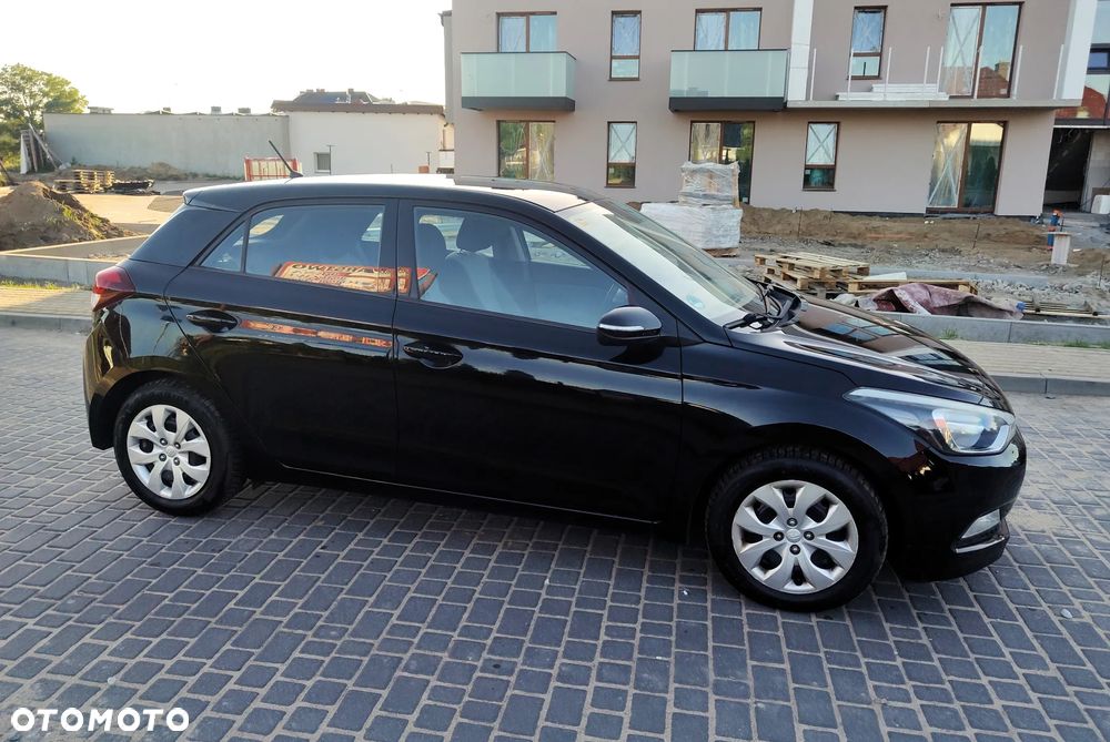 Hyundai i20 blue 1.2 - 10
