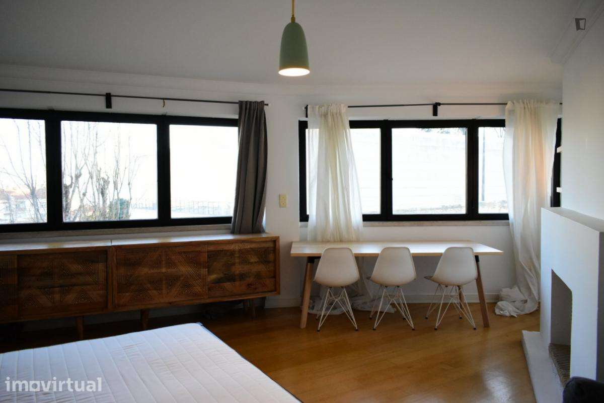 Quarto - localizado em São Bento Lisbon - Grande imagem: 2/9