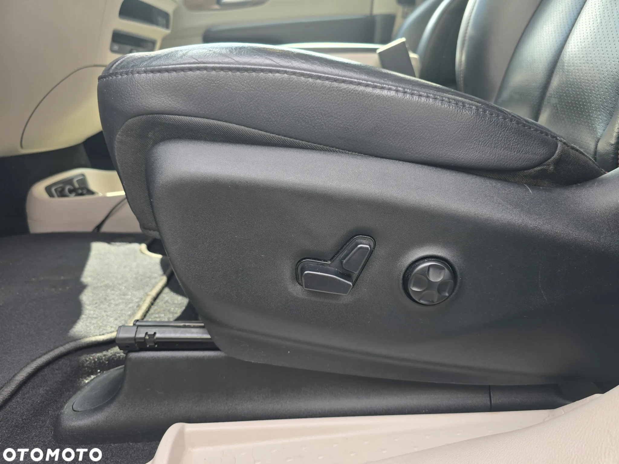 Chrysler Pacifica - 12