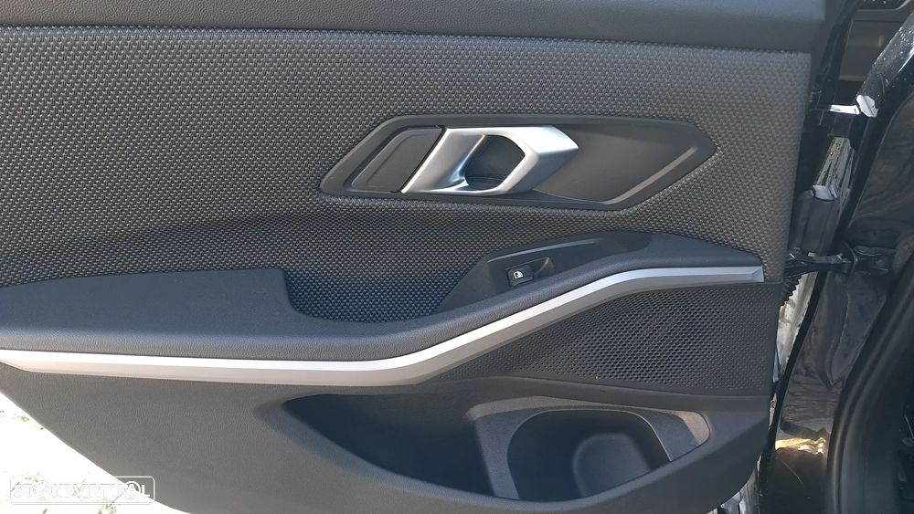 BMW 330 e Corporate Edition Auto - 38