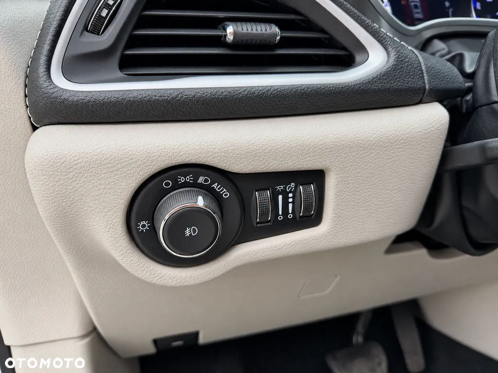 Chrysler Pacifica - 29