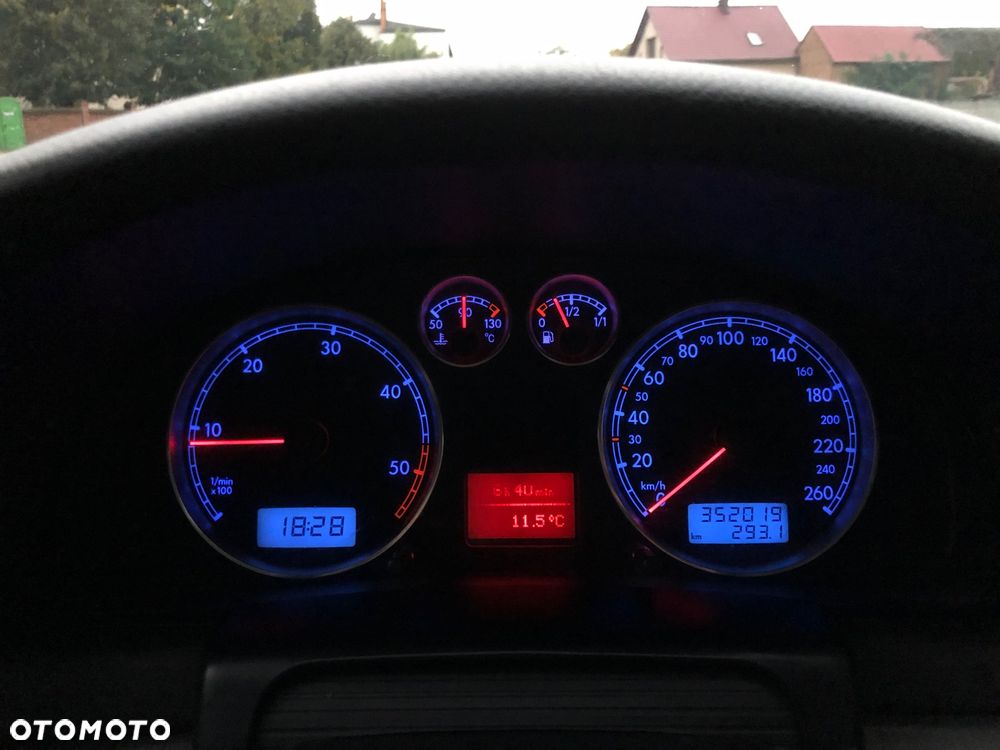 Volkswagen Passat - 18