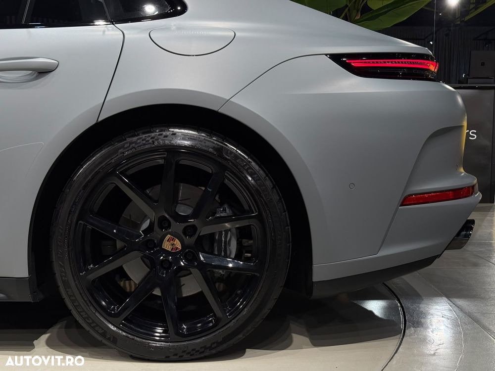 Porsche Panamera 4 E-Hybrid - 32