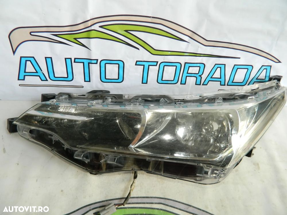 Far stanga halogen Toyota Corolla E170 [facelift] model 2015 - 2020 cod 81150-02L50-00 - 2