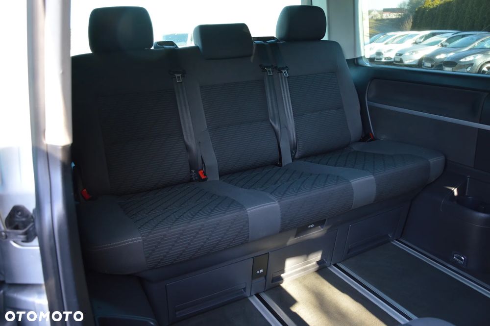 Volkswagen Multivan - 31