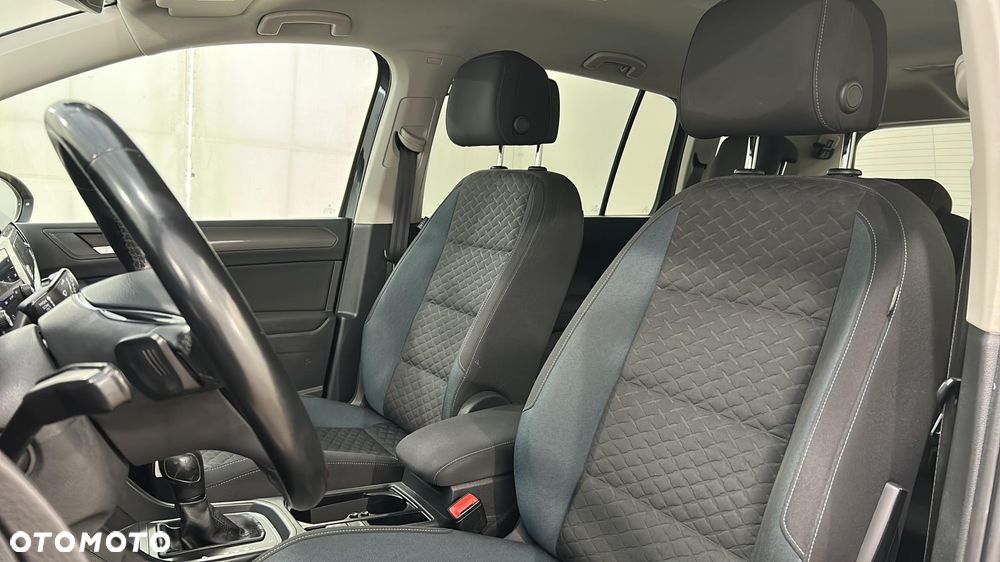 Volkswagen Touran 1.5 TSI EVO IQ Drive DSG - 17