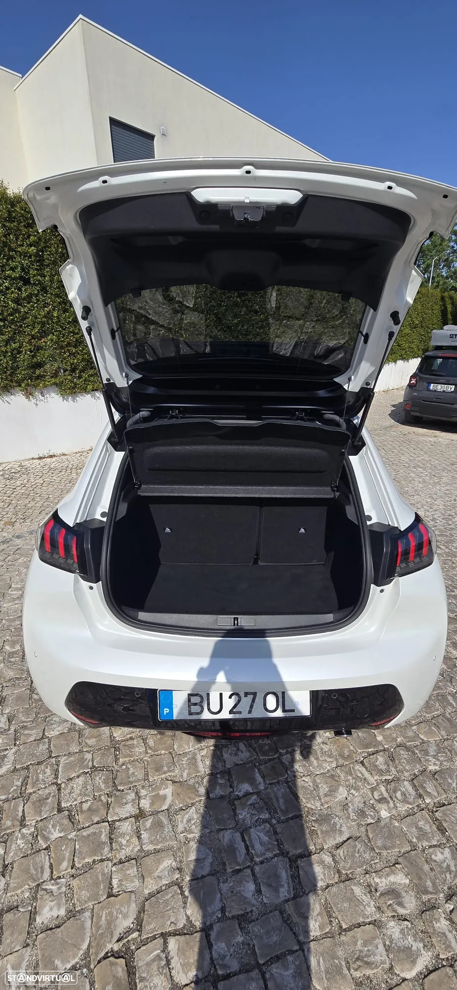 Peugeot 208 - 10