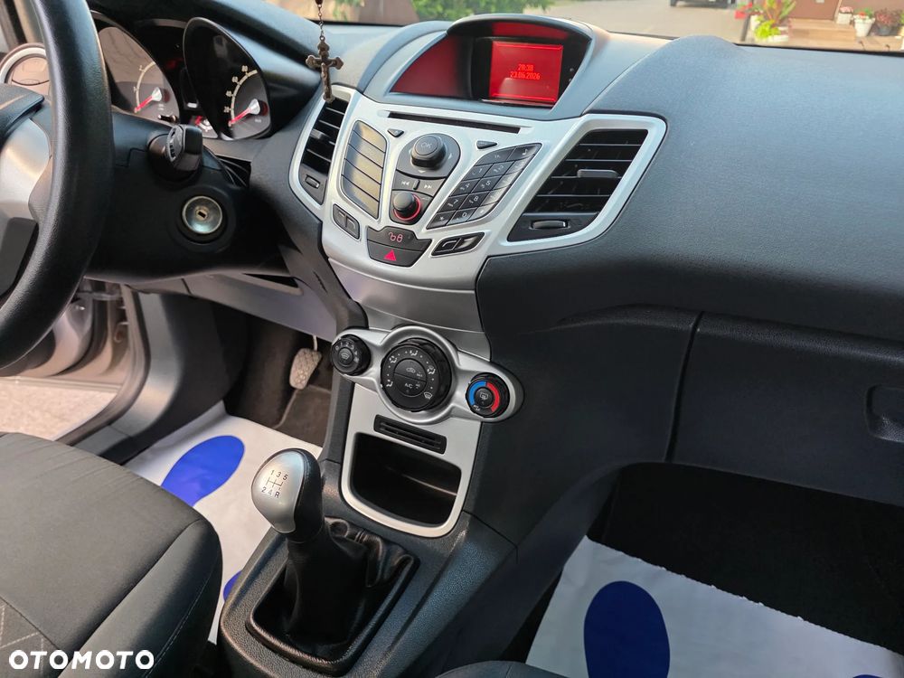 Ford Fiesta 1.4 Champions Edition - 36