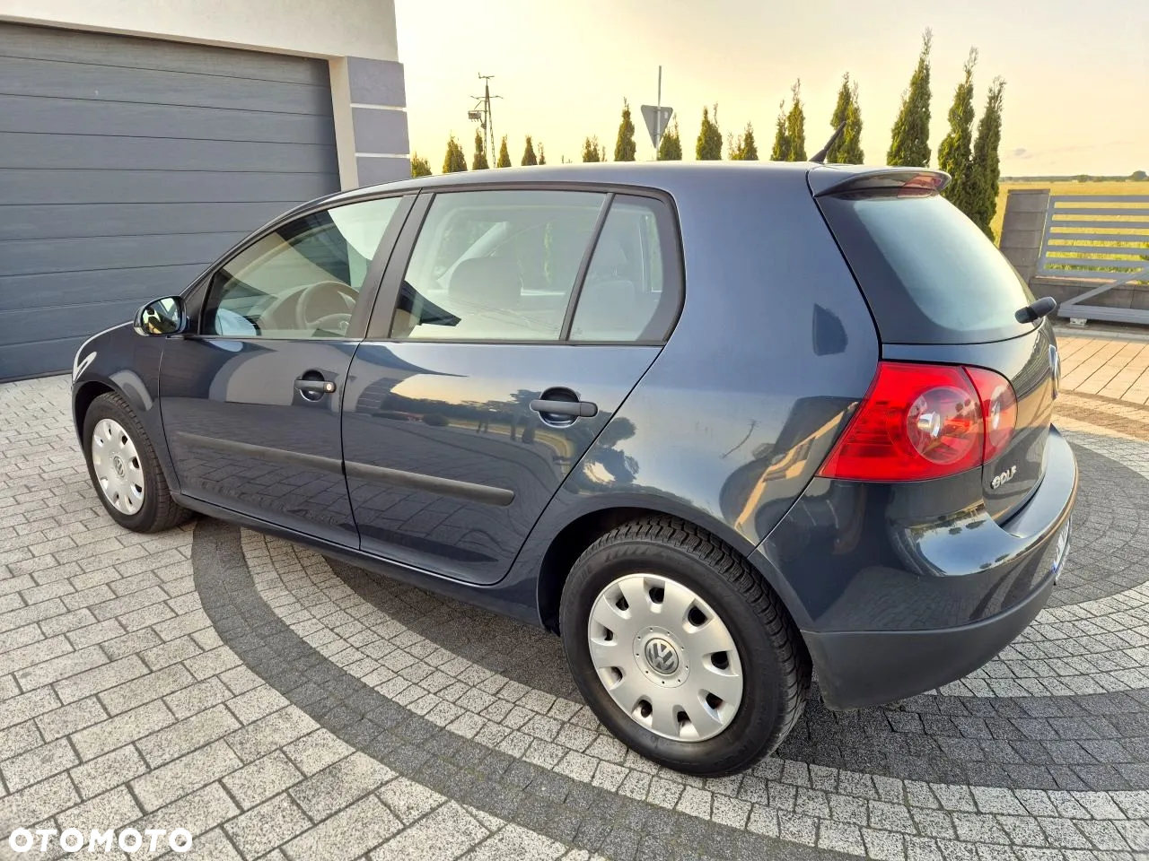 Volkswagen Golf - 10