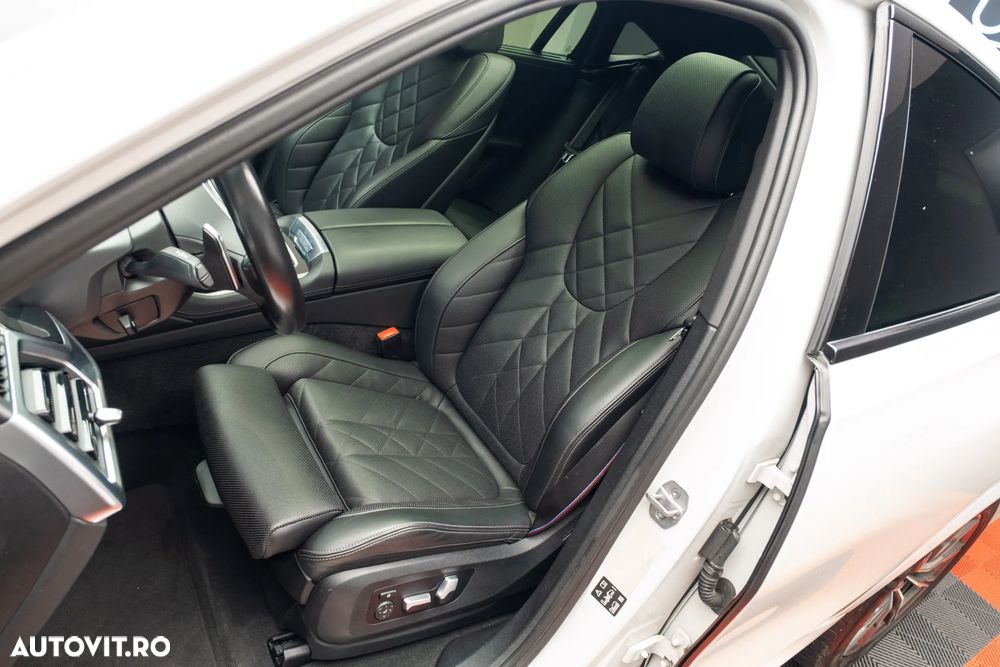 BMW X6 xDrive40i AT MHEV - 29