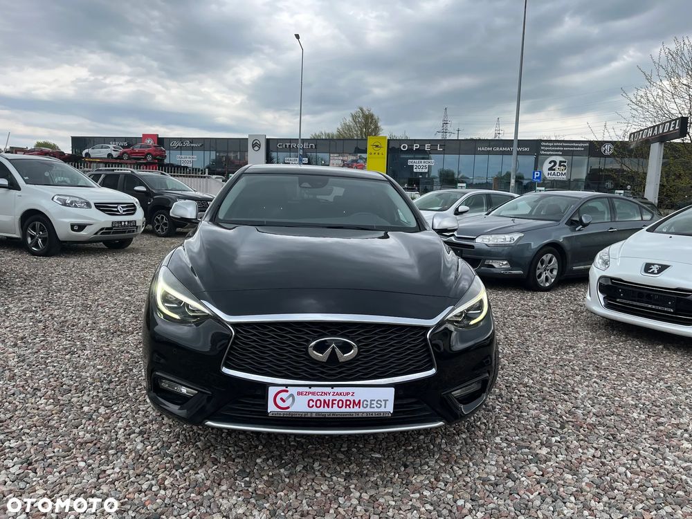Infiniti Q30 - 13