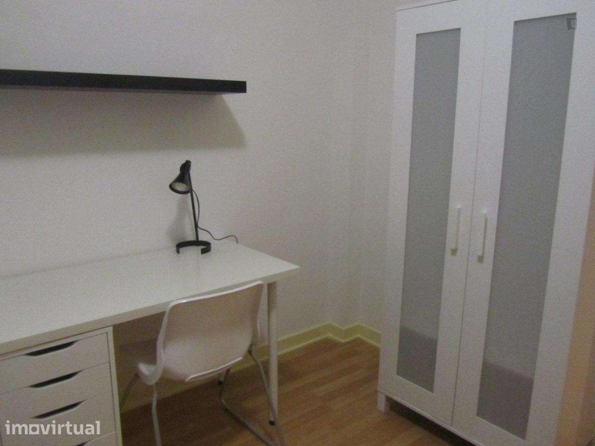 Quarto - localizado em Paranhos Porto - Grande imagem: 3/11
