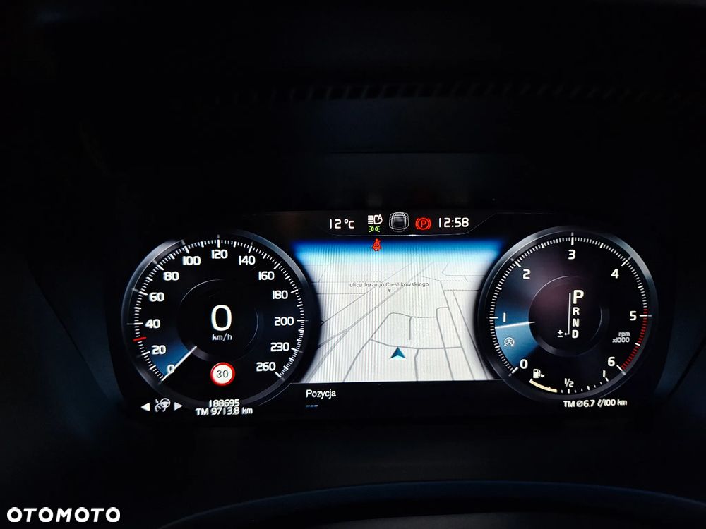 Volvo V90 D4 Momentum Pro - 29