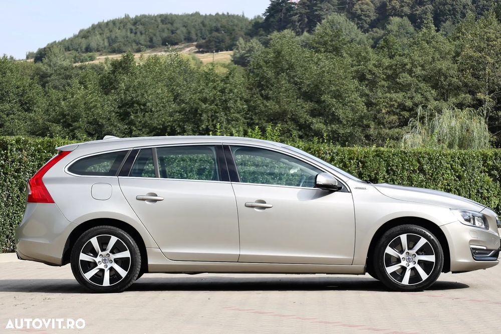 Volvo V60 D6 Plug-In-Hybrid AWD Geartronic Momentum - 39