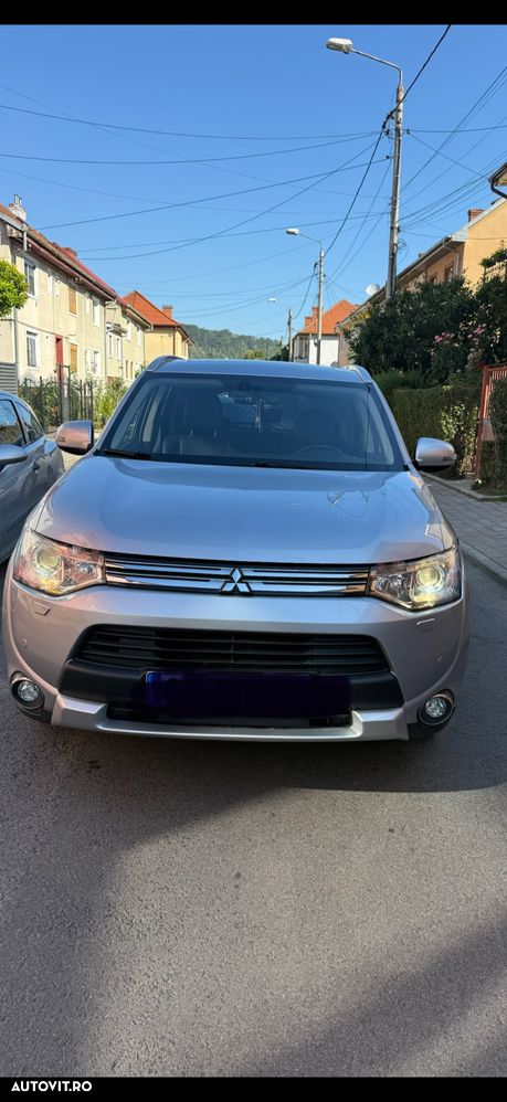 Mitsubishi Outlander - 1