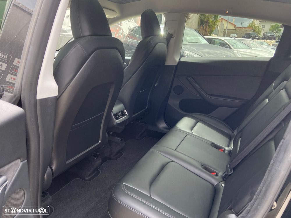 Tesla Model Y Long Range Dual Motor AWD - 36