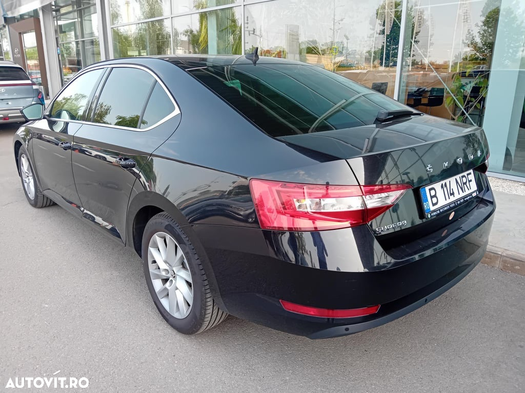 Skoda Superb 2.0 TDI DSG Ambition - 5