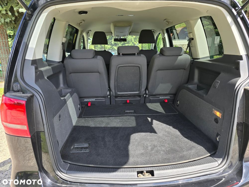 Volkswagen Touran - 16