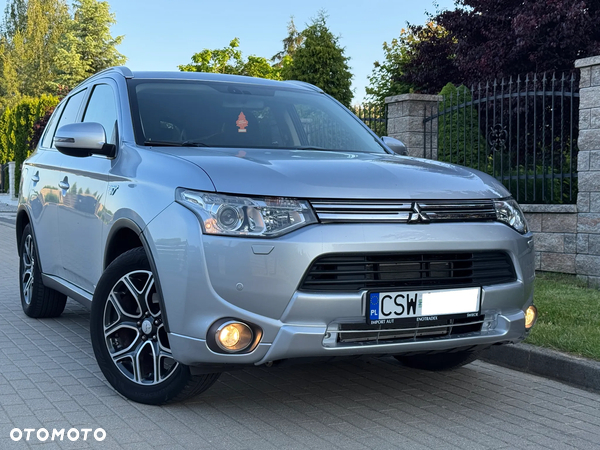 Mitsubishi Outlander PHEV Instyle NAVI +