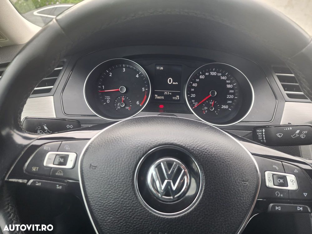 Volkswagen Passat 1.6 TDI Comfortline - 5