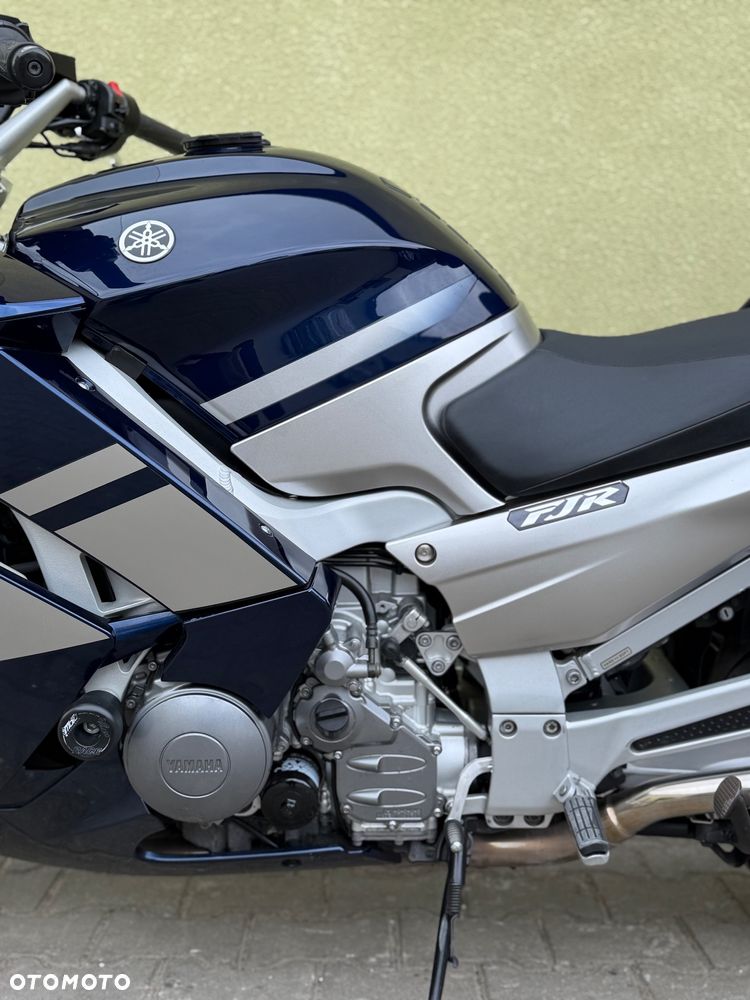 Yamaha FJR - 24