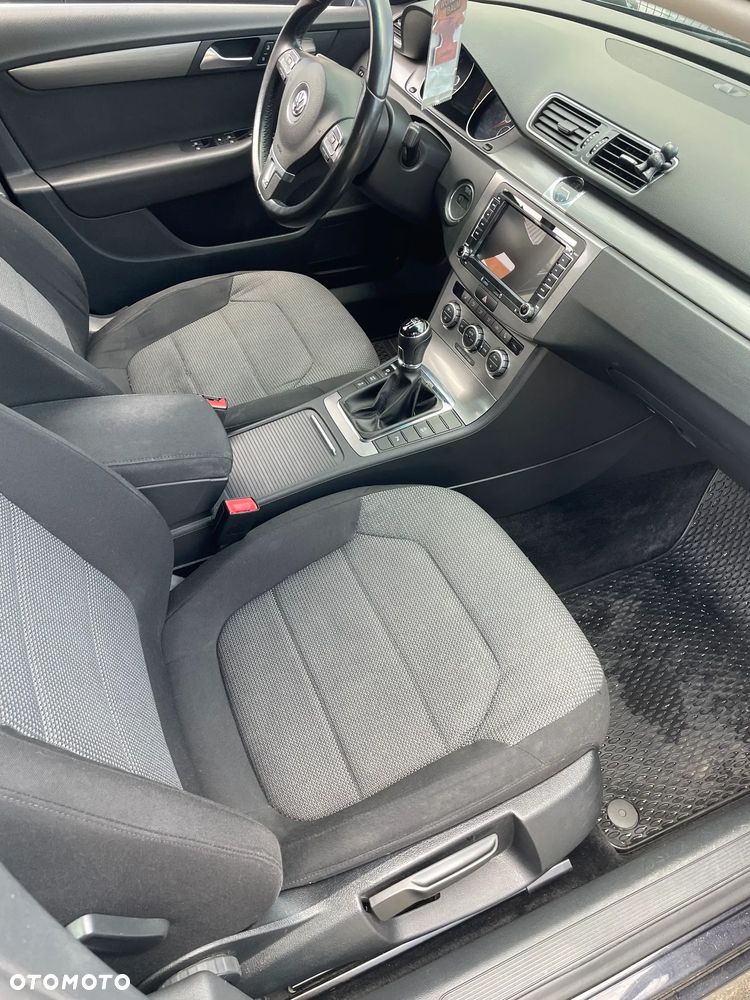 Volkswagen Passat 1.6 TDI Comfortline - 9