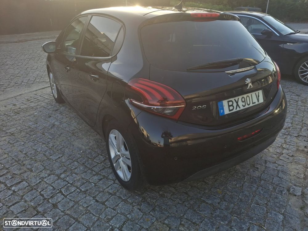 Peugeot 208 - 5