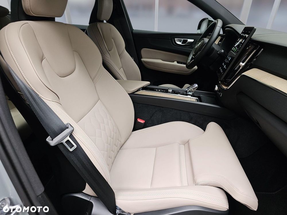 Volvo XC 60 B5 B AWD Plus Dark - 9