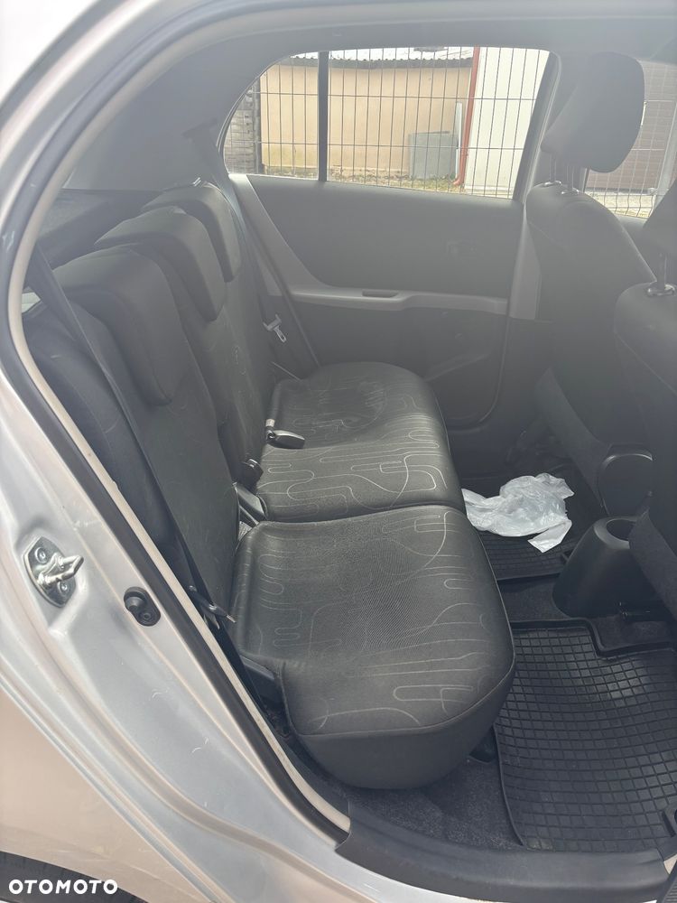 Toyota Yaris 1.0 Entry - 10