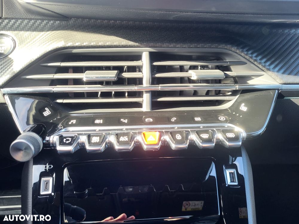 Peugeot 208 e-208 GT Pack - 33