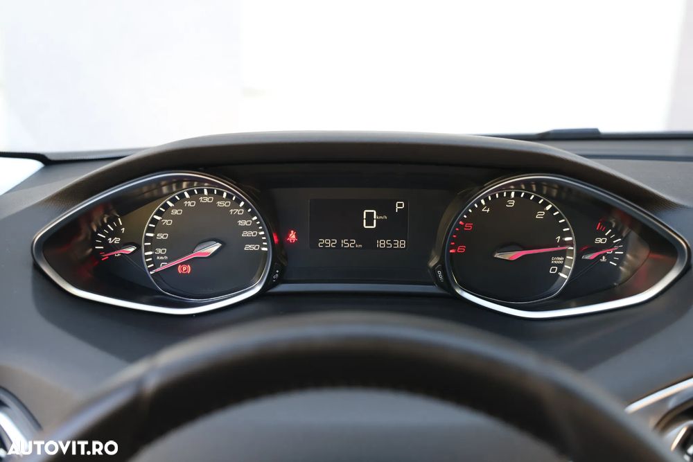 Peugeot 308 e-HDi FAP 115 Stop&Start EGS6 Allure - 17