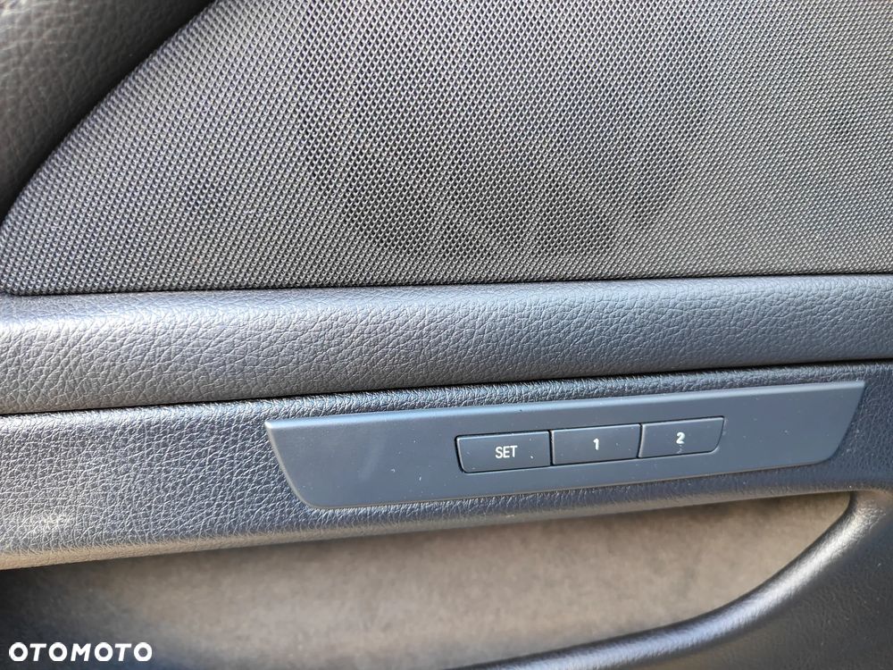 BMW Seria 5 530d xDrive Luxury Line - 22