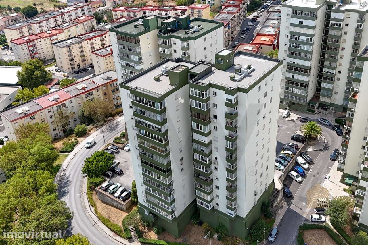 Apartamento T2 Remodelado com Varanda | Santo António dos Cavaleiros | - Grande imagem: 3/37