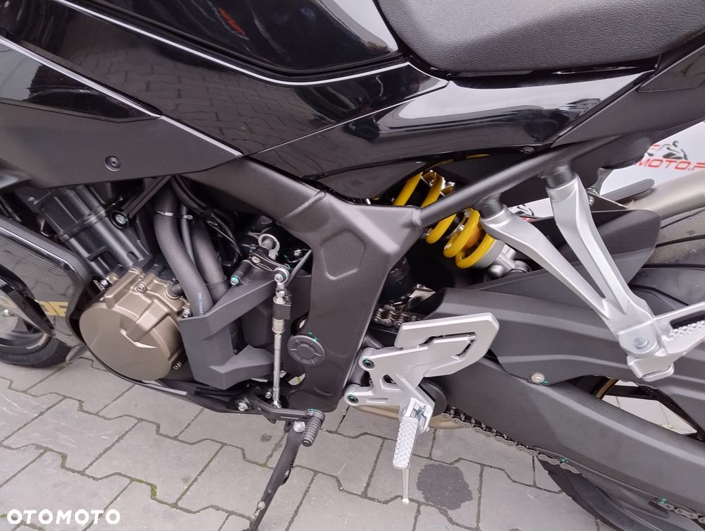 QJMOTOR SRK 800RR - 17