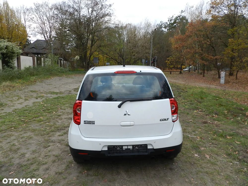 Mitsubishi Colt - 18