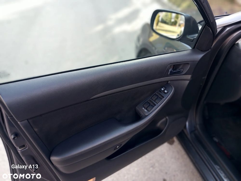 Toyota Avensis 2.0 VVT-i Executive - 9