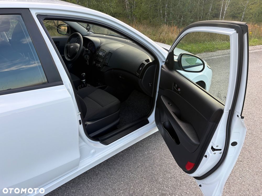 Hyundai i30 1.4 Base + - 27