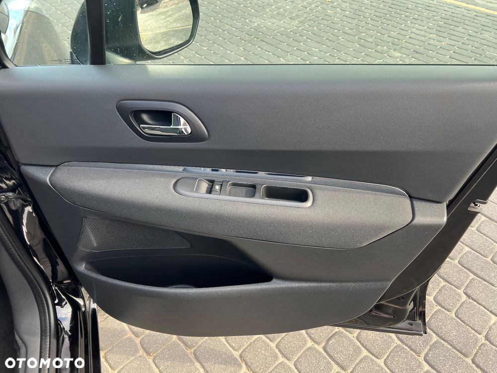 Peugeot 5008 - 32