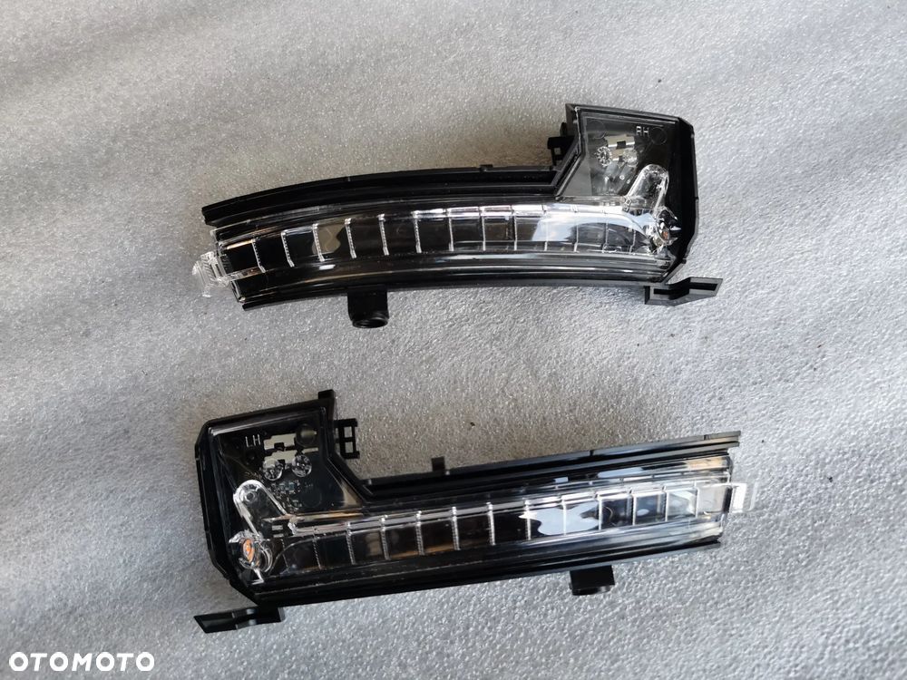 Skoda Scala Kierunkowskaz lusterka prawy migacz w lusterko NOWY 654949102