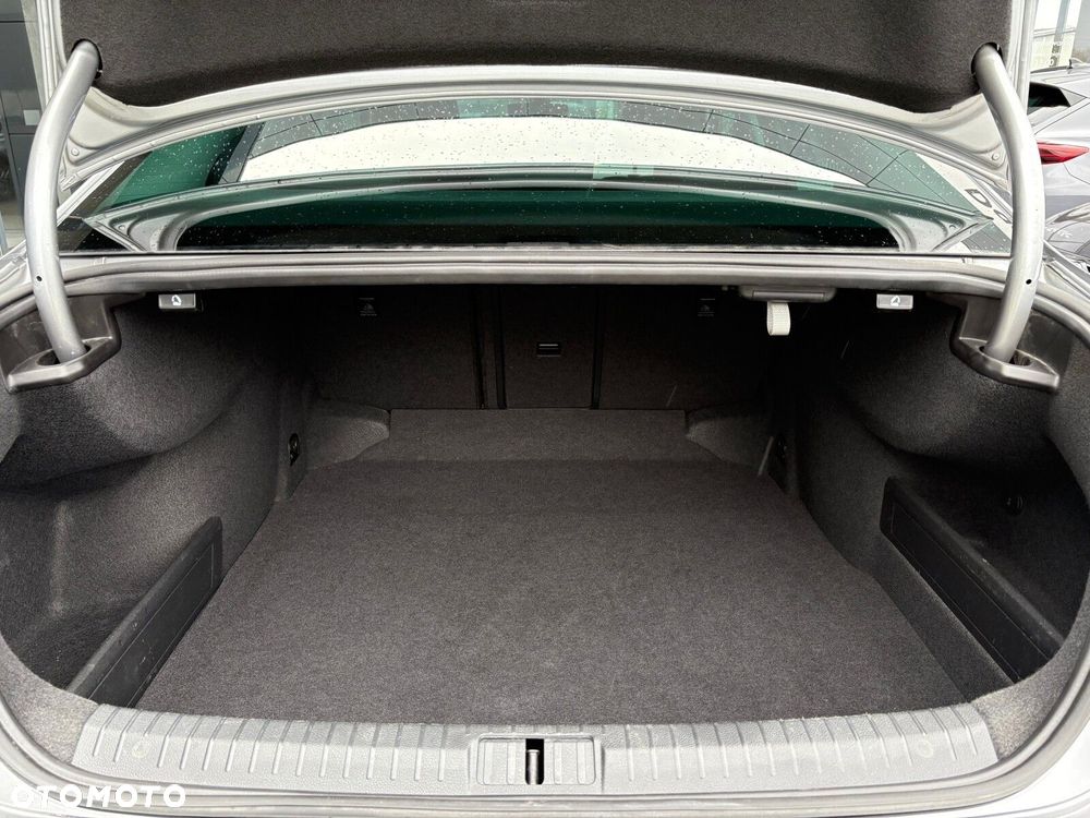 Volkswagen Passat - 18