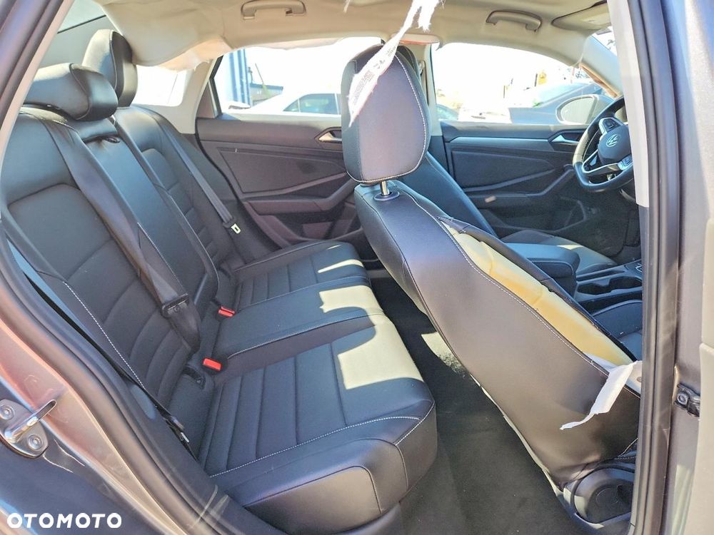 Volkswagen Jetta - 11