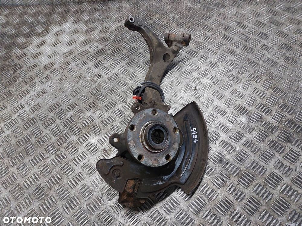 PIASTA ZWROTNICA PRAWY PRZÓD SKODA SUPERB I 2.8 V6 8D0407258 - 1