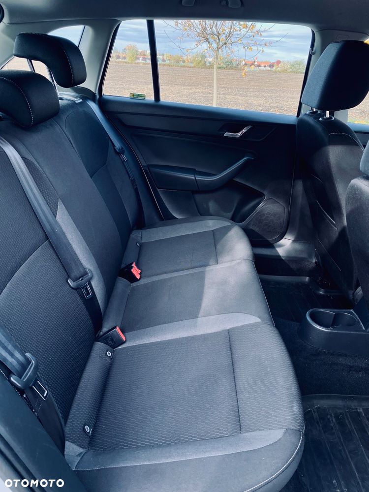 Skoda RAPID 1.2 TSI Ambition - 12