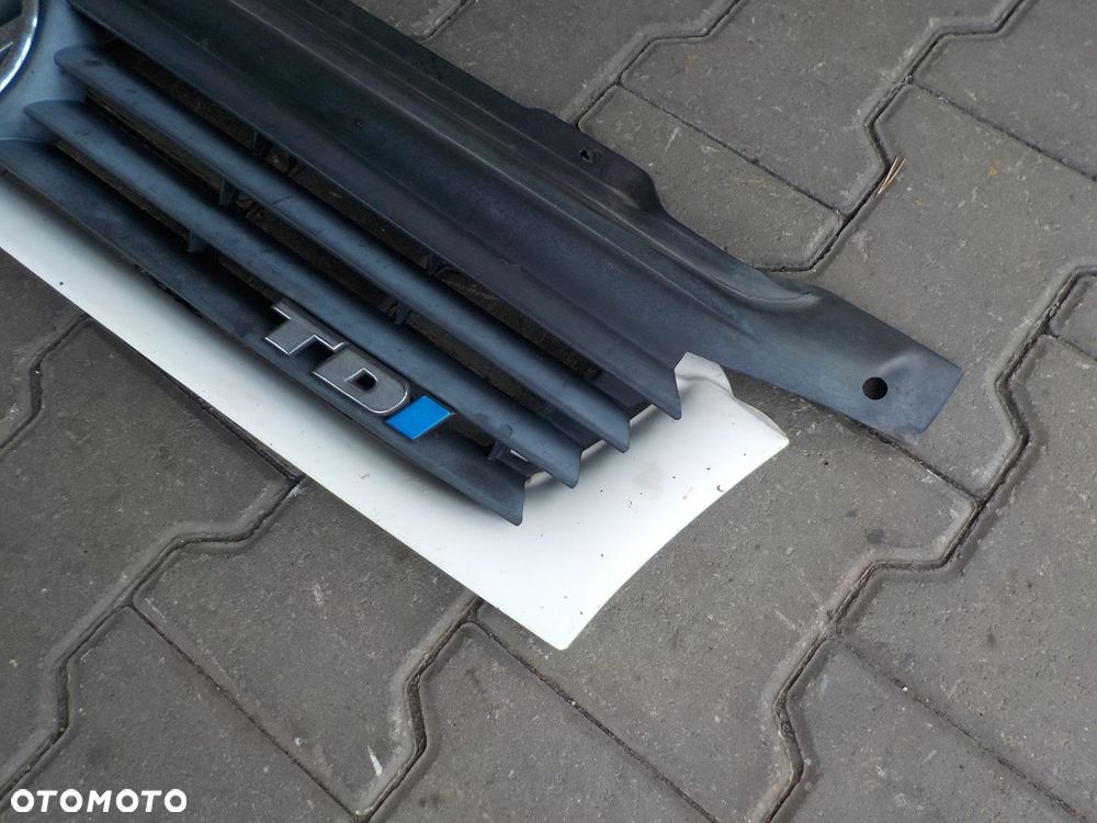 VW T4 LIFT GRILL ATRAPA PAS PRZEDNI BLACHA BIAŁY - 2