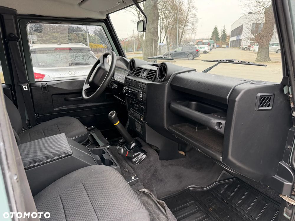 Land Rover Defender 2.4 TD4 S - 31