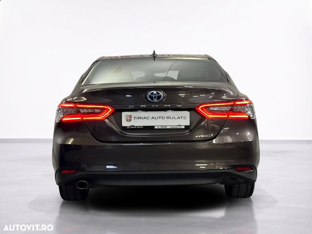 Toyota Camry - 5