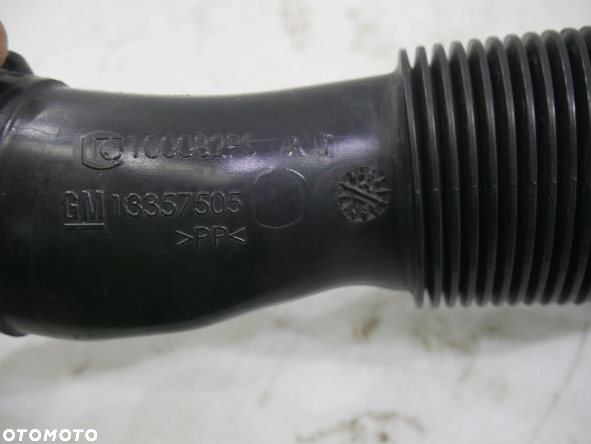 ŁAPACZ POWIETRZA OPEL ADAM 1.2 1.4 13357505 13357503 - 6